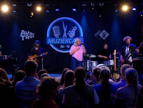 Miss Montreal - Eén Stap Terug | live in Muziekcafé