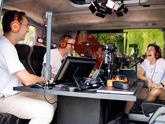 Dione de Graaff: "Er is wel eens een fietser ons decor ingereden tijdens de Avondetappe"