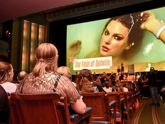 Taylor Swift-fan Lotte Lutjes reviewt nét uitgebrachte album The Life of a Showgirl