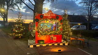 Limmen heeft een Top 2000 café tussen de bloemen