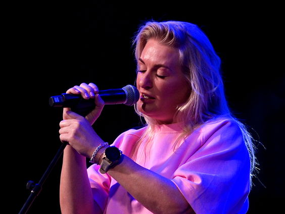 Miss Montreal - Achter Mij | live in Muziekcafé