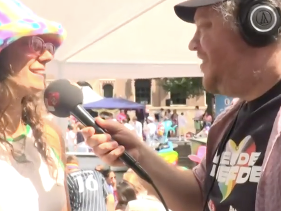 Tim in gesprek met Amsterdamse Cynthia: 'Je merkt aan alles dat iedereen naar deze dag toeleeft'