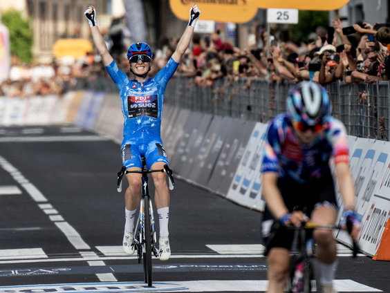 Erik Dijkstra over Demi Vollering's overwinning: "Echt iets voor de eeuwigheid"