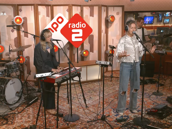 Madoux live met Make Me Forget