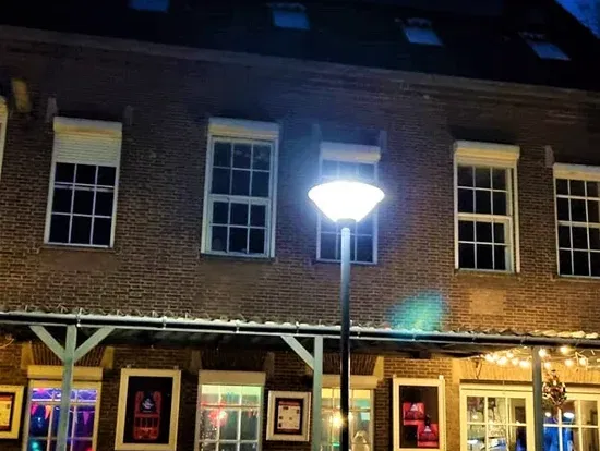 Alfred viert het tienjarig bestaan van het kleine theater Winterdijk30b