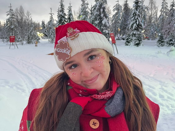 Donna werkt als kerstelf in Lapland: "Je loopt daar en denkt: dit is net alsof ik in een film zit"