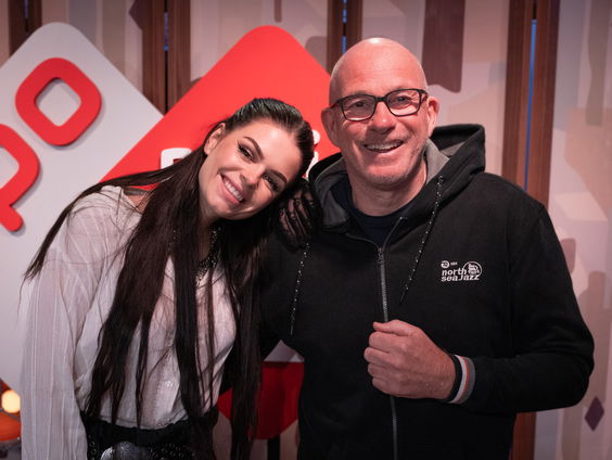 Davina Michelle schrijft eerste echte liefdesliedje All Is Ours