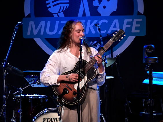 néomí - Your Girl | live in Muziekcafé