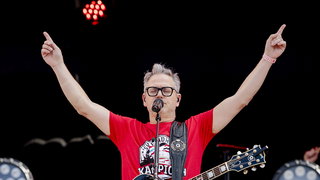 Guus Meeuwis opent PSV landskampioen feest in Eindhoven: 'Trekken alles uit ...