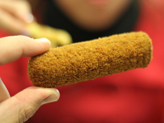 De kroket is jarig en Daniel & Roelof vieren dat!