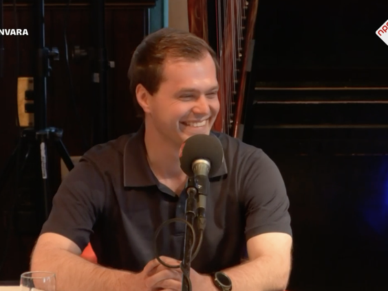 Robots kunnen steeds beter sporten. Onderzoeker Ruben Beumer bouwt aan het beste robotvoetbalteam.