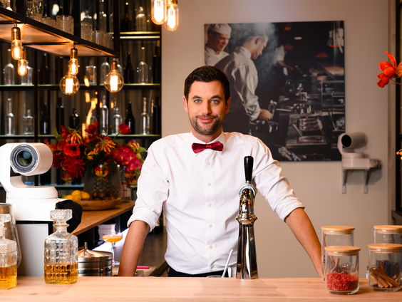 First Dates-barman Victor neemt vanavond afscheid: "Was m'n eerste liefde"