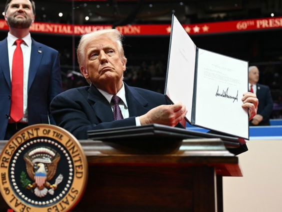 Raymond Mens over historisch inauguratie Trump : "Zelden zo'n enorme ommezwaai op dag één"