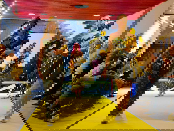 De 14-jarige Féline maakt haar eigen mode