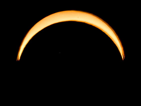 Grootste zonsverduistering sinds 1999: luisteraars doen live verslag bij De Avond van 5