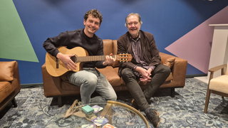 Tijmen Dokter speelt 'In vredesnaam'