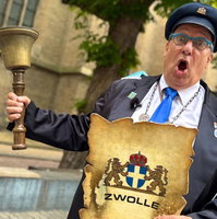 Zwolse stadsomroeper Peter Vader naar het wereldkampioenschap voor stadsomr ...