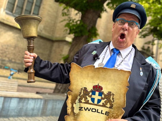 Zwolse stadsomroeper Peter Vader naar het wereldkampioenschap voor stadsomroepers