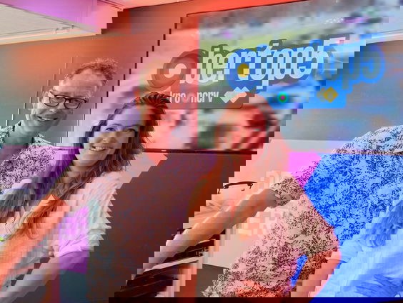 Stefanie gaat bloemen neerzetten voor de Paus