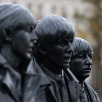 Op de sterfdag van George Harrison haalt zijn oude vriend Allard Kalff heri ...