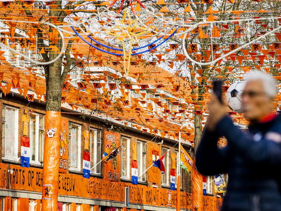 Nu al oranje! Marktweg in Den Haag (bijna) klaar voor EK voetbal