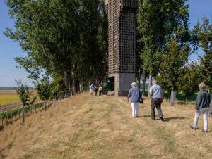 Theo kocht voor vijftig gulden een uitkijktoren