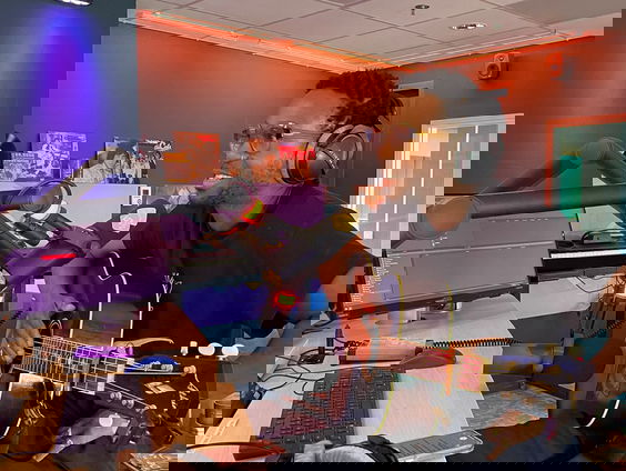 Gerson Main speelt een klassieker van Jules de Corte