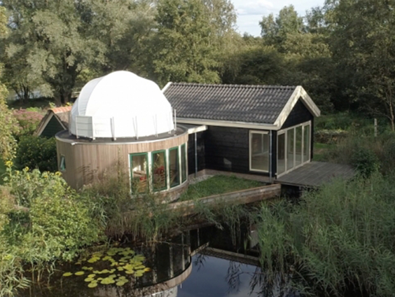 Wim Liesker bouwde zelf een sterrenwacht in z'n eigen tuin