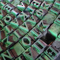 Wie helpt Feike van zijn drukpersen af?