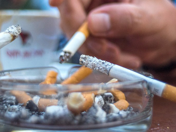 Buschauffeur Henk stopt nu écht met roken. Stoptober begint