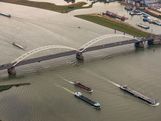 Tonnie is dé superfan van de Merwedebrug in de A27