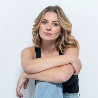 Tessa June over haar nieuwe single 'Achterbank'
