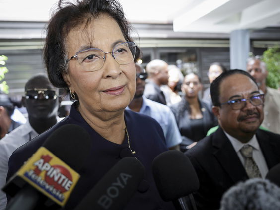 Surinaamse president Simons beëdigd