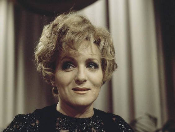 Paul Boerboom eert Nicole Croisille