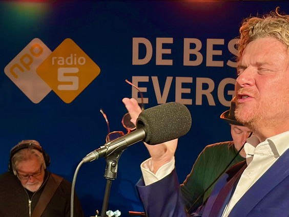 Bas Ragas brengt ode aan Rob de Nijs met Pur Sang in Evergreen Top 1000 Party