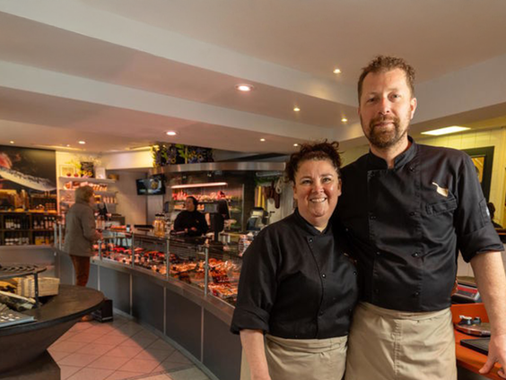 Slager Carola viert de Week van de Slager