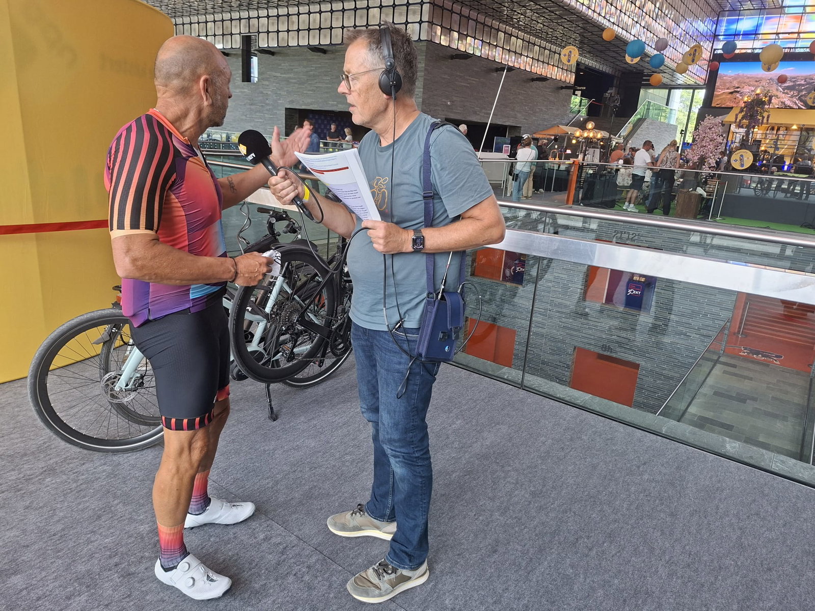 Bert bij de fietsen