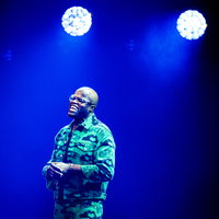 Jandino Asporaat viert zijn 20-jarig jubileum met 'De Ontdekking van 2005'
