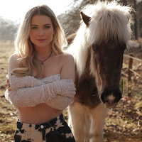 Jennifer Ewbank: van dierennieuws tot haar nieuwe single 'Between The Head ...