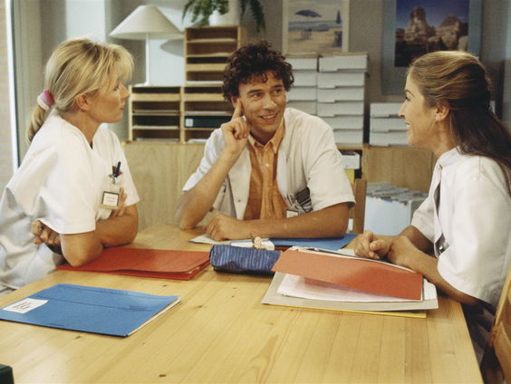 Herinner jij je zuster Ingrid, dokter Jan en zuster Nelleke van Medisch Centrum West nog?