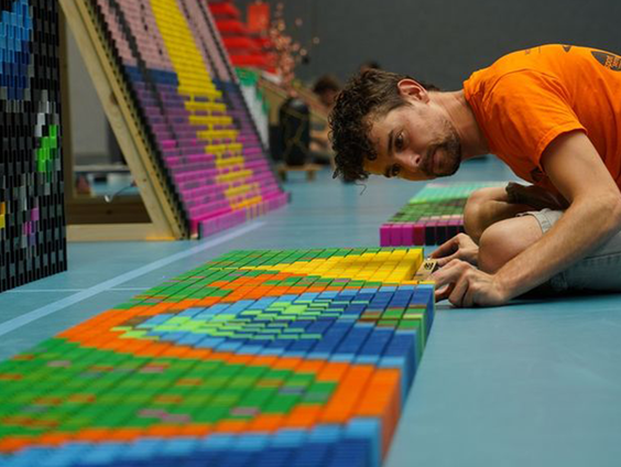 In Veenendaal vallen 900.000 stenen om