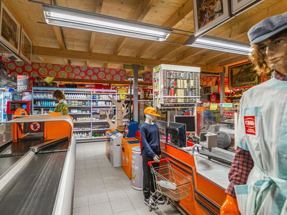 Gerard Marsman opent C1000 museum in achtertuin