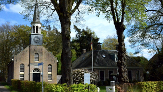 Geen wekelijkse dienst, wel volle bankjes: Het nieuwe recept van de kerk in ...