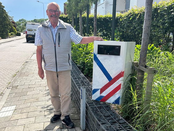 Herman Kik is hardrijders zat en maakte zijn eigen nep-flitspaal