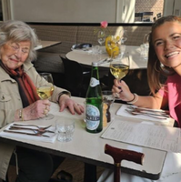 Opa of oma gratis mee uit eten: Stichting Oma’s Soep strijdt tegen zomereen ...
