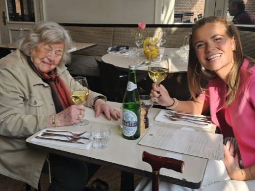 Opa of oma gratis mee uit eten: Stichting Oma’s Soep strijdt tegen zomereenzaamheid