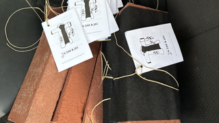 40 dagen lang wijkt deze baksteen niet van Liesbeths zijde