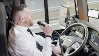 Zingende buschauffeur Rick bestormt de hitlijsten