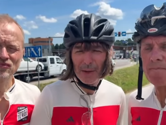 The Analogues spelen live & vertellen over de afloop van War Child actie Ticket To Ride