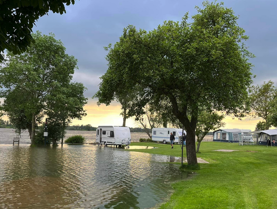 Campings in uiterwaarden Waal deze week ontruimd om hoog water
